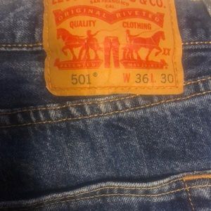 Levi’s button fly 501 jeans. P952